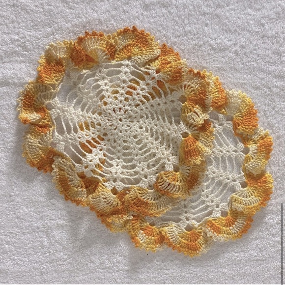 SOLD-Vintage MCM Orange Cream Handmade Crochet Knit Doilies - Picture 8 of 8
